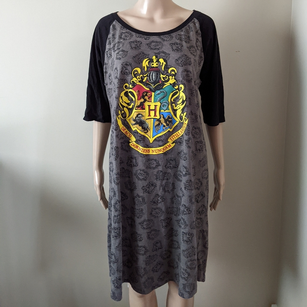 Universal Studios Harry Potter Wizarding World night grown sleep shirt, size XL